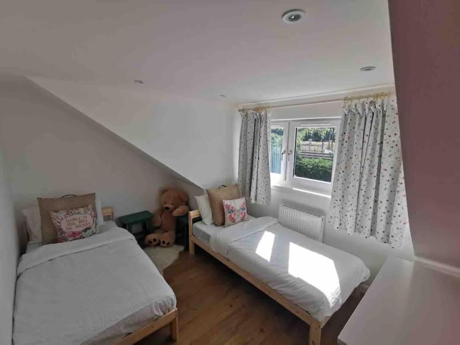 3 Bedroom Well Connected Family Home Free Parking Edinburg Exteriör bild
