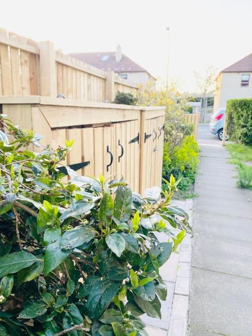 3 Bedroom Well Connected Family Home Free Parking Edinburg Exteriör bild